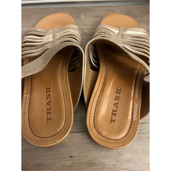 Trask Sandra Sandals sz 7 slip-on metallic gold comfy hand woven strap leather c - Picture 7 of 7